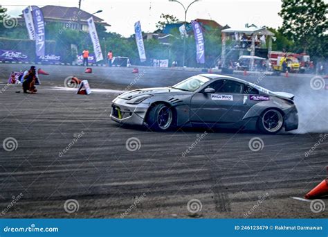 Nissan 350Z Fairlady Z Drifting in a Drift Event Editorial Stock Image - Image of speed, driver ...