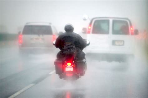 Conducir La Moto Con Lluvia Consejos Tiles