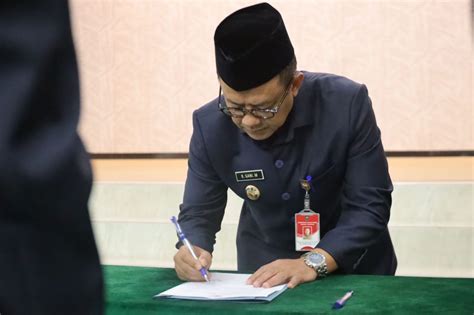 Pj Wali Kota Bekasi R Gani Muhammad Lantik Pejabat Fungsional Ahli