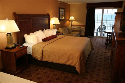 Mackinaw City Hotels: Compare Mackinaw City Hotels