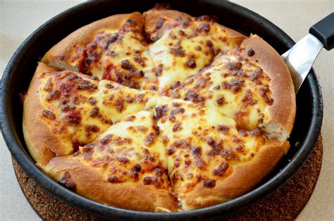 National Cheese Pizza Day (September 5th) | Days Of The Year