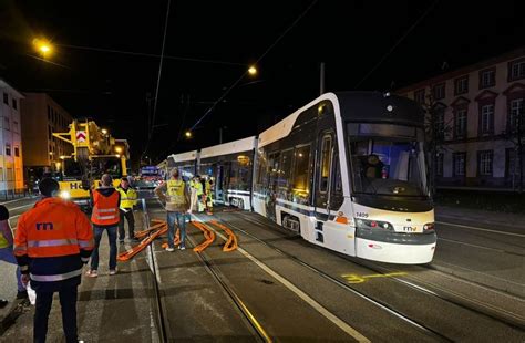 Stra Enbahn In Mannheim Entgleist Euro Schaden