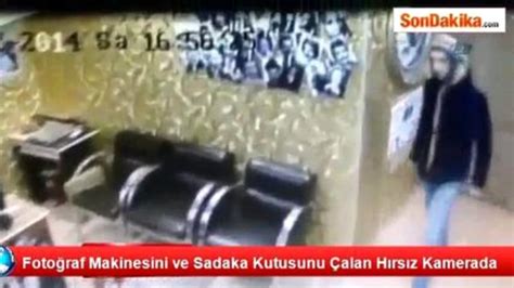 Fotoğraf Makinesini ve Sadaka Kutusunu Çalan Hırsız Kamerada Son Dakika