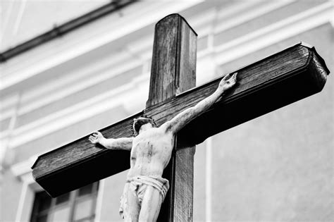 Download Black And White Jesus On Cross Photo Wallpaper