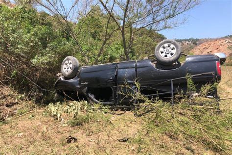 Mujer resultó herida tras volcarse camioneta en Tepic