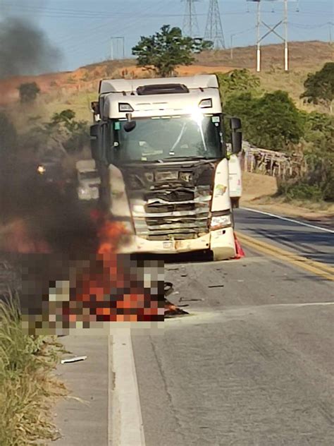 Entregador Morre Carbonizado Ap S Acidente Caminh O Em Mg O Tempo