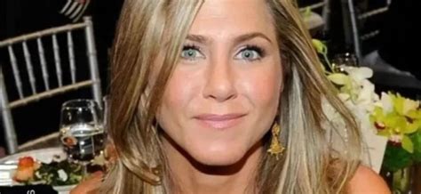 Jennifer Aniston In String Bikini Shows Off Outstanding Body