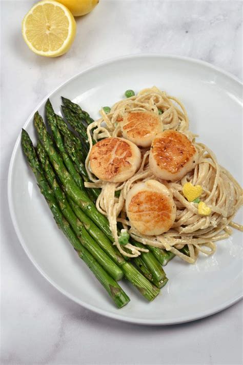 Creamy Pasta with Scallops and Asparagus - Wednesday Night Cafe