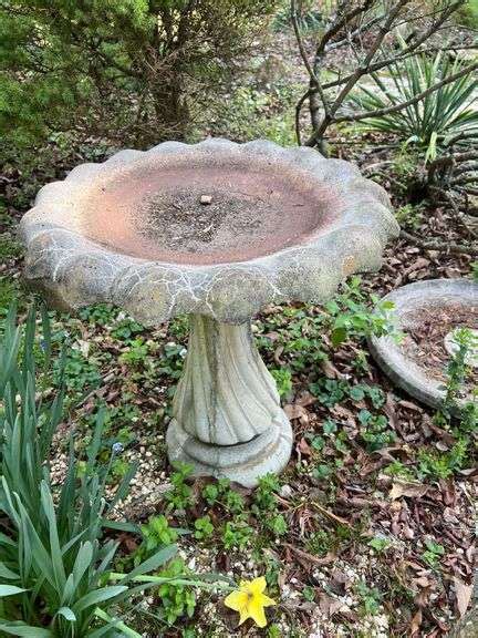 CONCRETE BIRD BATH ASST FLOWER POTS CONCRETE GARDEN STATUE BACK YARD