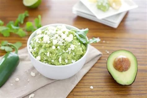 Guacamole con queso de 131 Kcal - Receta fácil en la app Avena