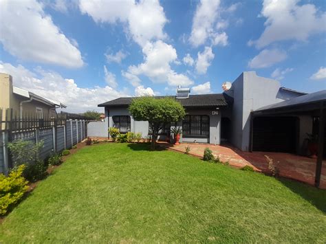 3 Bedroom House For Sale In Ennerdale Remax™ Of Southern Africa