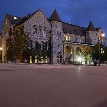 Queen’s University Campus - Kingston | Ontario - 1000 Towns of Canada