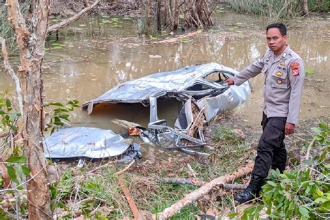 Polisi Selidiki Kecelakaan Mini Bus Di Jalan Trans Papua Merauke