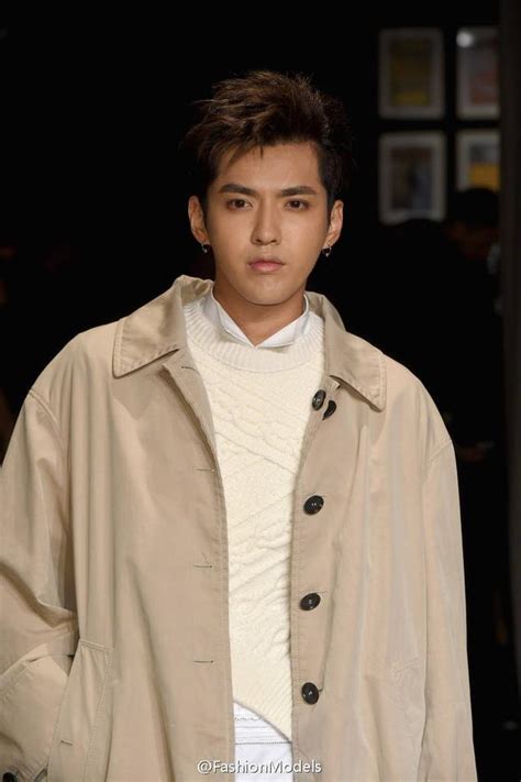 周冬雨、吳亦凡受邀出席burberry 2月系列倫敦大秀 每日頭條