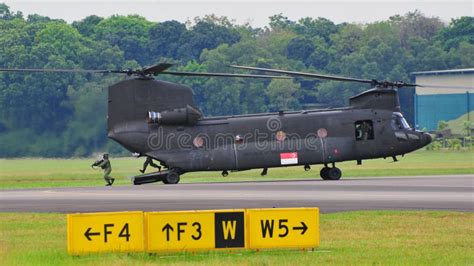 Chinook Helicopter Landing Personnel Editorial Photography - Image of ...