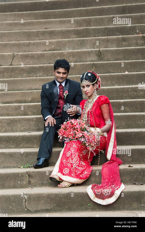 Sri Lanka Traditional Dress Hi Res Stock Photography And Images Alamy