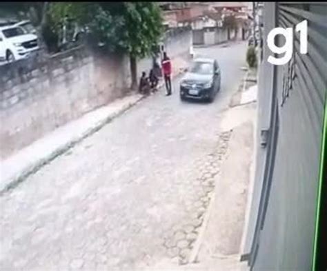 VÍDEO motorista sem carteira atropela cinco crianças em João Monlevade