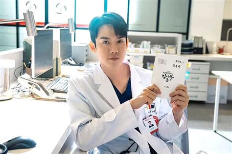 Gegara Drakor Yoo Yeon Seok Jadi Pembicara Konferensi Dokter Bedah