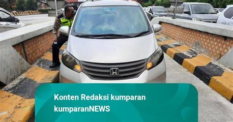 Pemuda Ini Pasang Rotator Dan Pelat Dinas Polri Di Mobilnya Ditangkap