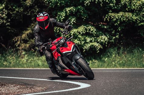 Ducati Streetfighter V Im Power Naked Bike Vergleich