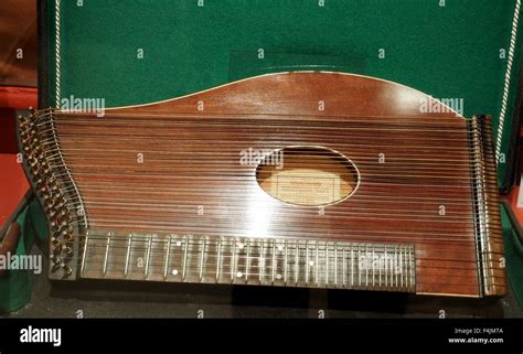 Zither hi-res stock photography and images - Alamy