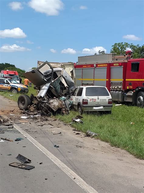 Acidente Entre Caminh O Carro E Caminhonete Deixa Morto E Ferid Em Formiga