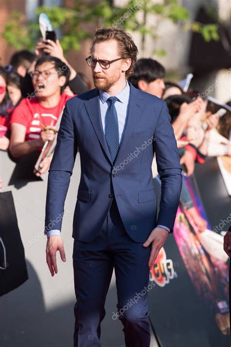 El Actor Ingl S Tom Hiddleston Llega A La Alfombra Roja De Un Evento