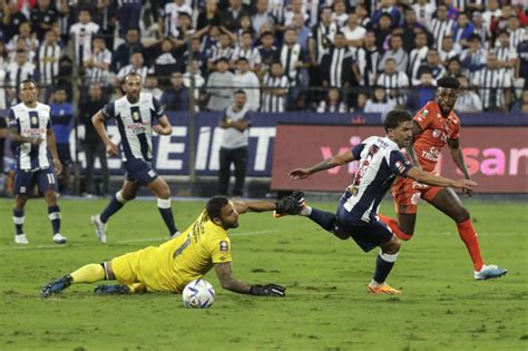 Alianza Lima derrotó por dos goles a cero a la César Vallejo Galería