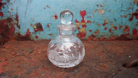 Stuart Crystal Etched Perfume Bottle With Engraved Cascade Fuchsia