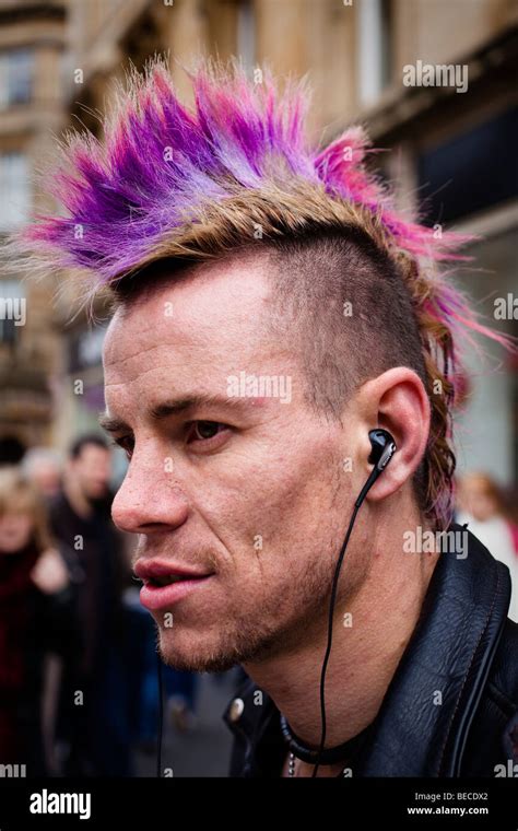 Mohican hair style hi-res stock photography and images - Alamy