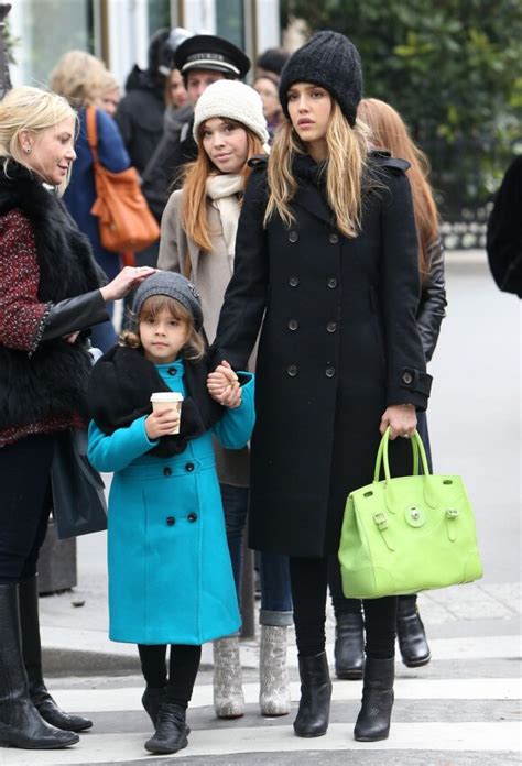 Jessica Alba Paris Apr S La Tour Eiffel Le Shopping Avec Sa Fille