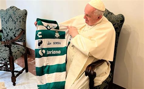 Papa Francisco Recibe Playera De Santos Laguna Mediotiempo