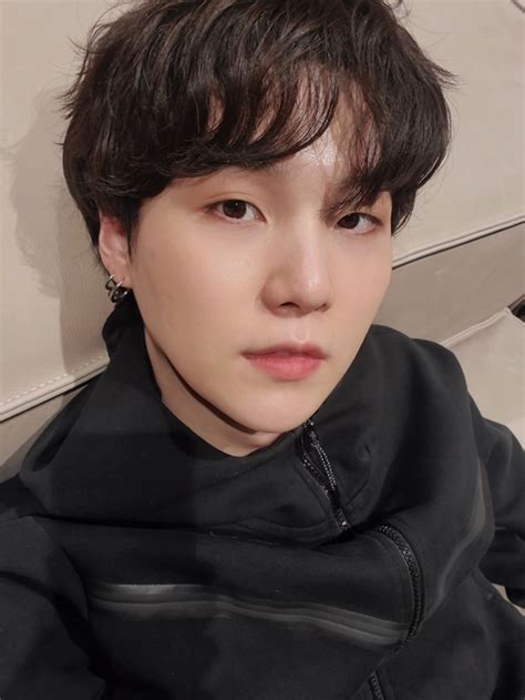 Bts防弾少年団suga、今日もすべすべ美肌！憧れのたまご肌でファンを魅了“お腹すいたなぁ” K Pop、韓国エンタメニュース、取材レポートならコレポ！