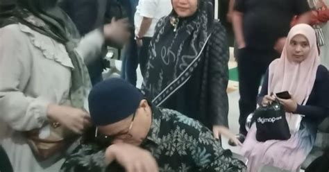 Aljunaidi Divonis Bebas Keluarga Dan Terdakwa Kasus Korupsi RSUD