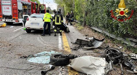 Incidente Stradale Ragazzo Si Schianta Contro Un Albero E Resta