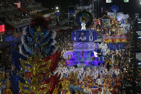 Seis escolas de samba do Grupo Especial desfilam na Sapucaí neste