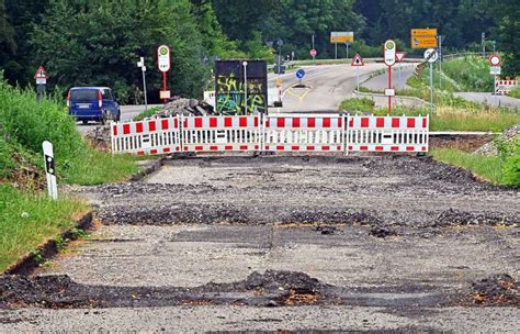 Weil neue Brücke gebaut wird ist Verkehrsführung zum Freiburger