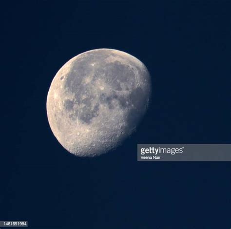 492 Waning Gibbous Moon Stock Photos, High-Res Pictures, and Images - Getty Images