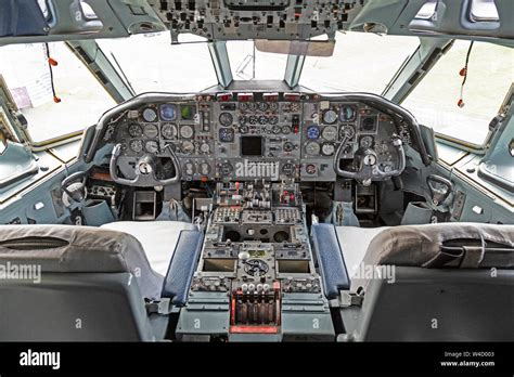 Cockpit of a RAF, Royal Air Force Vickers VC-10 jet aircraft, serial ...