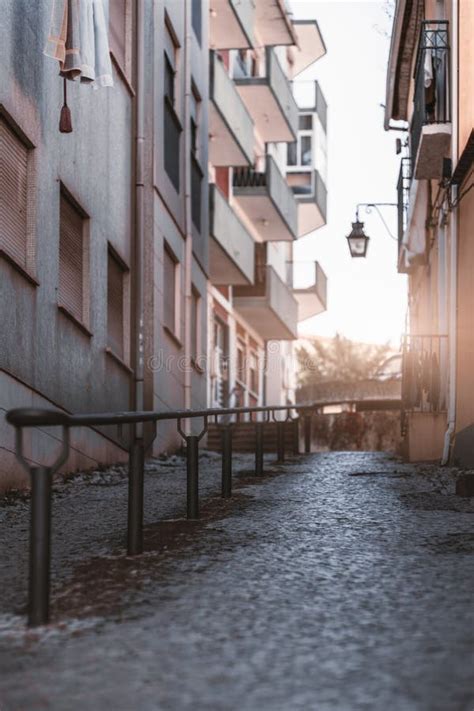 En Typisk Smal Gata I Portugal Arkivfoto Bild Av Stenl Gga Sovsal