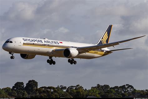 V Scu Singapore Airlines Boeing Dreamliner Photo By Tommyng