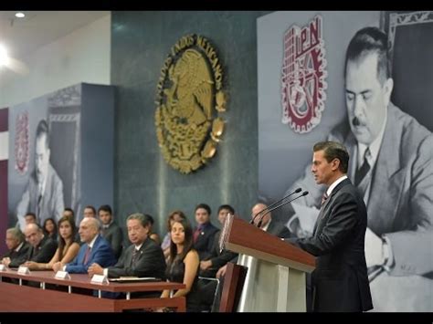 Entrega De La Presea L Zaro C Rdenas D A Del Polit Cnico