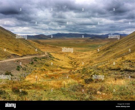 Tibetan Plateau Hi Res Stock Photography And Images Alamy