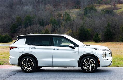 2023 Mitsubishi Outlander PHEV review: A versatile step forward ...