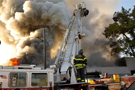 3 Firefighters Hurt Battling 5 Alarm Blaze At Auto Body Shop