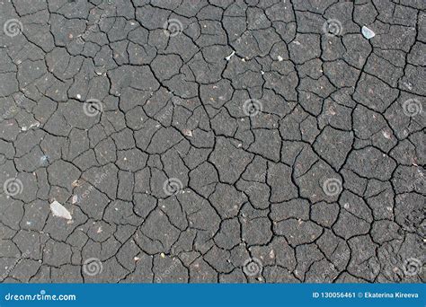 Tierra Gris Agrietada Como Un Fondo Y Textura Imagen De Archivo