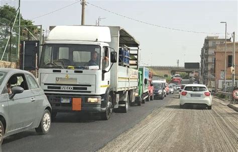 A Mili E Nella Zona Sud Traffico In Tilt Per I Lavori Sull Asfalto