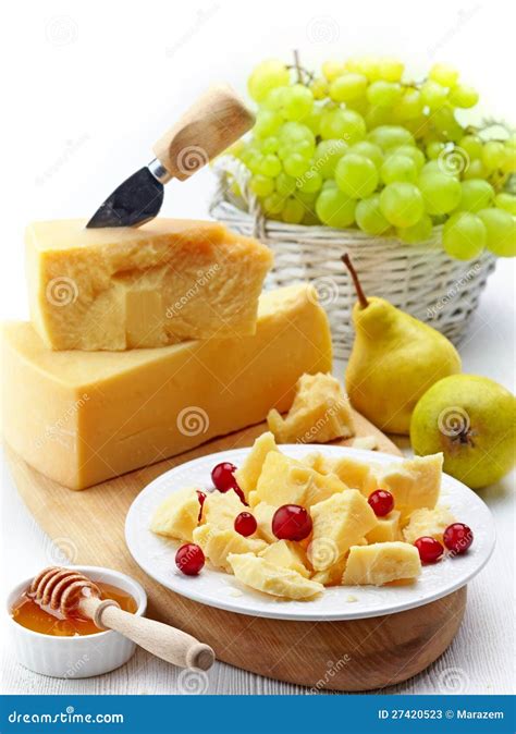 Formaggio E Frutta Immagine Stock Immagine Di Mirtillo 27420523