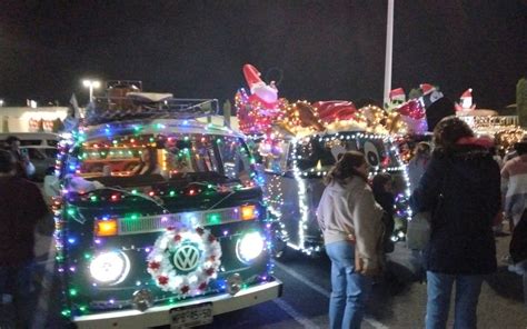 Caravana de Combis Navideñas desfiló por la ciudad León Guanajuato