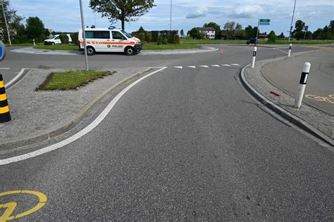 Gossau SG Motorradfahrer 20 Nach Unfall Mit Auto Verletzt